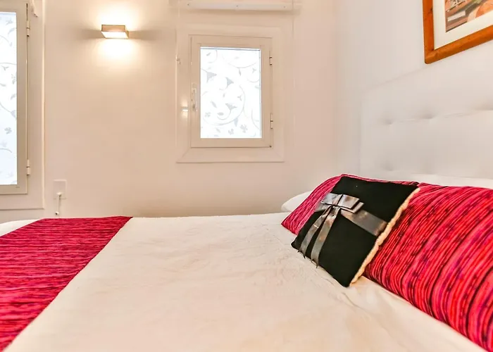Ghat Apartments Montroig